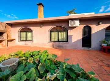 Casa · 155m² · 4 Ambientes · 1 Cochera · Venta | Permuta - Casa de 3 Dorm. y Jardín - Barrio Alberdi, Rosario.