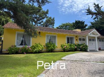 Casa · 1100m² · 6 Ambientes · 2 Cocheras · Casa en Venta en Pinamar