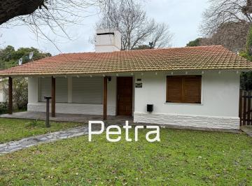 Casa · 140m² · 4 Ambientes · 1 Cochera · Casa en Pinamar