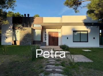 Casa · 150m² · 4 Ambientes · Casa en Venta en Pinamar. Barrio Nayades