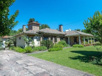 Casa · 340m² · 7 Ambientes · 9 Cocheras · Casa en Venta Lomas Jockey 4 Dorm.