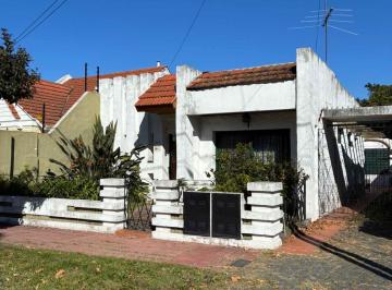 Casa · 199m² · 4 Ambientes · 1 Cochera · Venta de Casa Para Refac/lote de 10x43