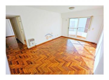 Departamento de 2 ambientes, Flores · Depto. 2 Amb con Balcón y Vestidor – Piso Alto – Súper Luminoso