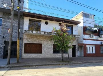 Casa · 136m² · 4 Ambientes · 2 Cocheras · Casa 4 Ambientes Garage Terraza Patio Parrilla Venta