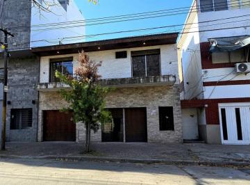 Casa · 136m² · 4 Ambientes · 2 Cocheras · Casa 4 Ambientes Garage Terraza Patio Parrilla Venta
