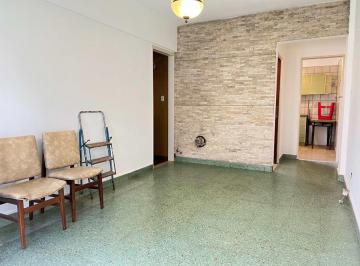 Departamento · 89m² · 4 Ambientes · Venta Depto 4amb Flores con Balcon