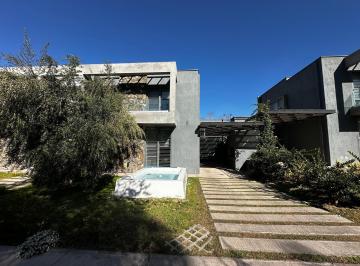 PH · 133m² · 4 Ambientes · 1 Cochera · PH en Lujan de Cuyo