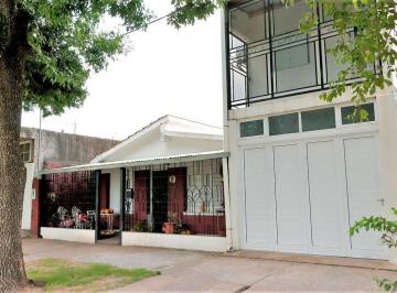 Casa · 202m² · 4 Ambientes · 2 Cocheras · Se Alquila Casa en Avellaneda