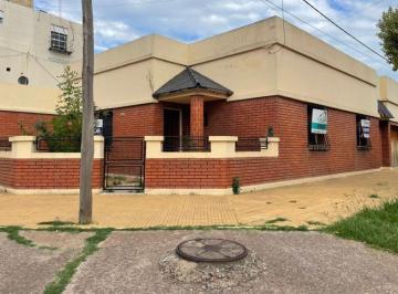Casa de 4 ambientes, Nueve de Julio · Excelente Esquina en Venta en Una Inmejorable Ubicacion