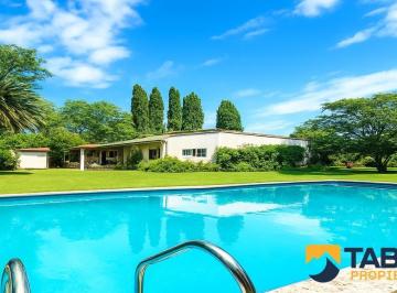 Casa · 210m² · 6 Ambientes · 2 Cocheras · Casa Toda en Planta Baja con Gran Parque | Unquillo