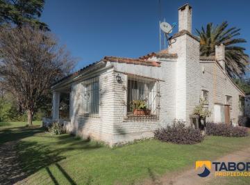 Casa · 210m² · 6 Ambientes · 2 Cocheras · Casa en Venta | 4 Dorm, 3 Baños. Toda en Planta Baja | Gran Parque! | Unquillo