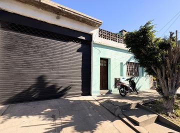 Casa · 197m² · 4 Ambientes · 1 Cochera · Casa 4 Amb Multif Venta Lomas del Mirador Cochera