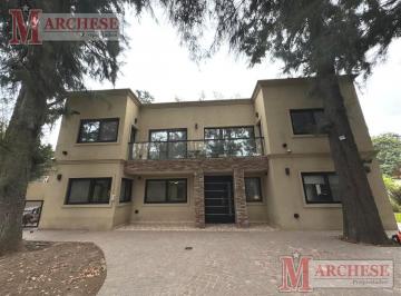 Casa · 500m² · 5 Ambientes · 2 Cocheras · Amplia Casa 5 Ambientes en Venta en Parque Leloir Ituzaingó