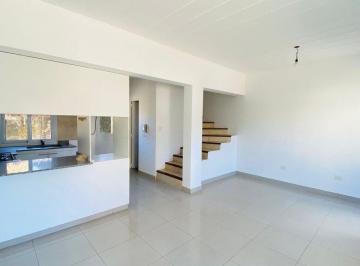 Casa · 93m² · 4 Ambientes · 1 Cochera · Triplex 4 Ambientes en Alquiler en Hurlingham