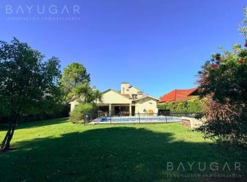 Casa · 175m² · 5 Ambientes · 4 Cocheras · Venta - Casa Sobre Una Planta en golfer'S Country Club - Pilar