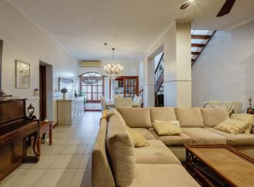 Casa · 250m² · 6 Ambientes · 1 Cochera · Casa 3 Dorm. con Cochera en Pueyrredon 1064
