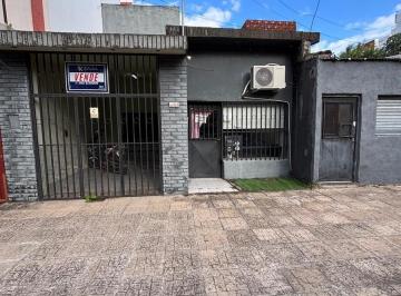 Casa · 225m² · 4 Dormitorios · 1 Cochera · Casa Centrica en San Lorenzo Al 565