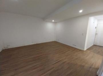 Departamento · 30m² · 1 Ambiente · Venta Monoambiente en Parque Centenario con Patio