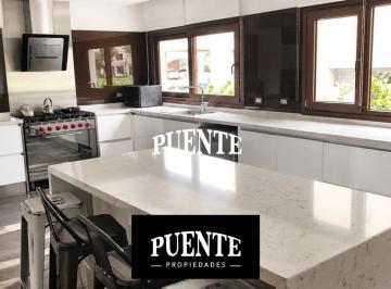 Casa · 420m² · 6 Ambientes · 1 Cochera · Casa de 4 Dorm (2 Suites) - Saint Thomas Este