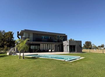 Casa · 310m² · 5 Ambientes · 1 Cochera · Casa en Venta, La Victoria Area 60, 4 Dorm.