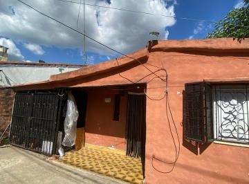 Casa · 90m² · 4 Ambientes · 1 Cochera · Venta Terreno con Mejoras - Muñiz