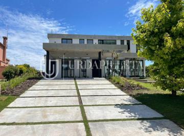 Casa · 224m² · 6 Ambientes · 2 Cocheras · Casa en Venta en Pilara Lote Interno en La Diligencia - Urdapilleta Propiedades