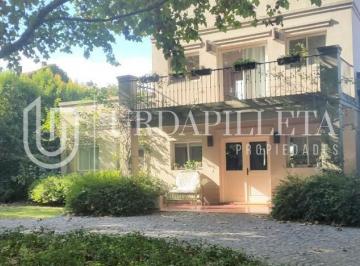 Casa · 1230m² · 5 Ambientes · 2 Cocheras · Casa en Venta con 4 Dorm. en Centauros