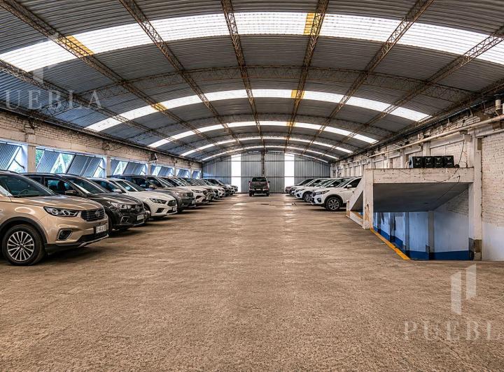 Local comercial · 1326m² · 80 Cocheras