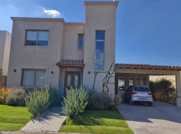 Casa · 195m² · 6 Ambientes · 2 Cocheras · Lar de Vieytes 3 Lujan de Cuyo