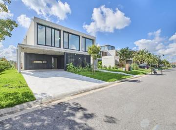 Casa · 354m² · 6 Ambientes · 4 Cocheras · Venta Casa 6 Ambientes en El Yacht, Nordelta, Al Río
