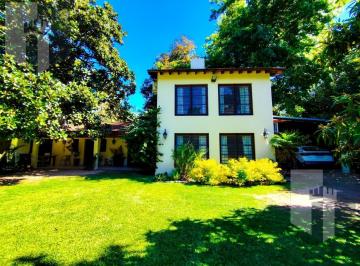 Casa · 200m² · 6 Ambientes · 5 Cocheras · Venta Casa 6 Ambientes con Pileta Sobre Lote de 2618 m² en Alberti