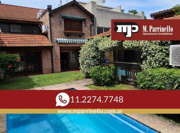 Casa · 262m² · 6 Ambientes · 1 Cochera · Hermosa Casa con Jardín, Piscina y Cochera ¡Excelente Ubicación! - en Venta