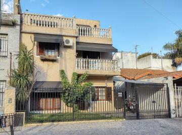Casa · 190m² · 6 Ambientes · 2 Cocheras · Venta Casa 6 Amb - C/pileta - C/cocheras