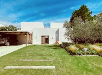 Casa · 453m² · 10 Ambientes · 2 Cocheras · Casa en Venta en Pilará - El Tonó - Urdapilleta Propiedades