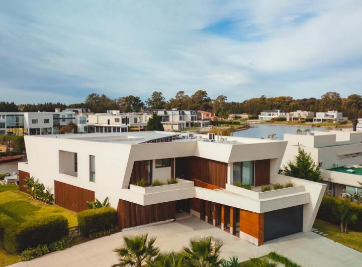 Casa · 519m² · 6 Ambientes · 4 Cocheras