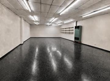 Bodega-Galpón de 5 ambientes, Flores · Fábrica + Vivienda con Garage, Depósitos, Oficinas y Gran Terraza en San Pedrito 466/468
