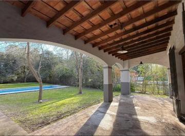 Casa · 253m² · 5 Ambientes · 3 Cocheras · Casa 5 Ambientes en Lujan Alquiler