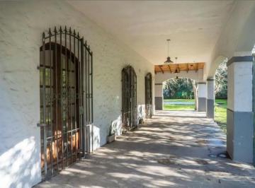 Casa · 253m² · 5 Ambientes · 3 Cocheras · Casa 5 Ambientes en Lujan Alquiler