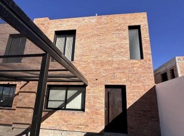 Casa · 90m² · 3 Ambientes · 2 Cocheras · Vendo Duplex Dos Dorm. en Quebradas de Manantiales