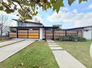 Casa · 210m² · 5 Ambientes · 4 Cocheras · Casa a La Laguna en La Alameda