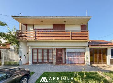 PH · 74m² · 4 Ambientes · 2 Cocheras · PH de 4 Ambientes con Quincho, Cochera, Patio y Terraza.