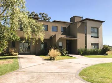 Casa · 240m² · 5 Ambientes · 4 Cocheras · Venta Casa 5 Ambientes en Country El Paraíso