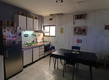 Casa · 75m² · 3 Ambientes · Venta - Casa a Reciclar con Patio