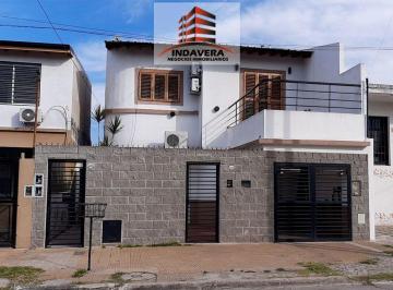 Casa de 5 ambientes, Tres de Febrero · Gran PH Al Frente de 195 m² – 5 Dorm.. 3 Baños. Patio. 2 Terrazas. Cochera – Caseros