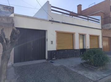 Casa · 90m² · 4 Ambientes · 2 Cocheras · Venta Casa 4 Ambientes La Tablada