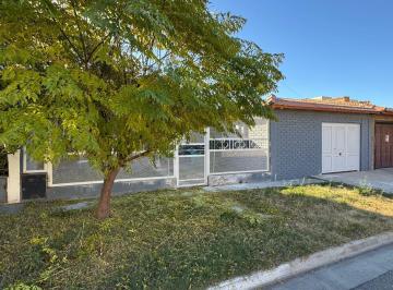Casa · 70m² · 3 Ambientes · 1 Cochera · Casa en Venta Bº Mercantiles, 2 Dorm.