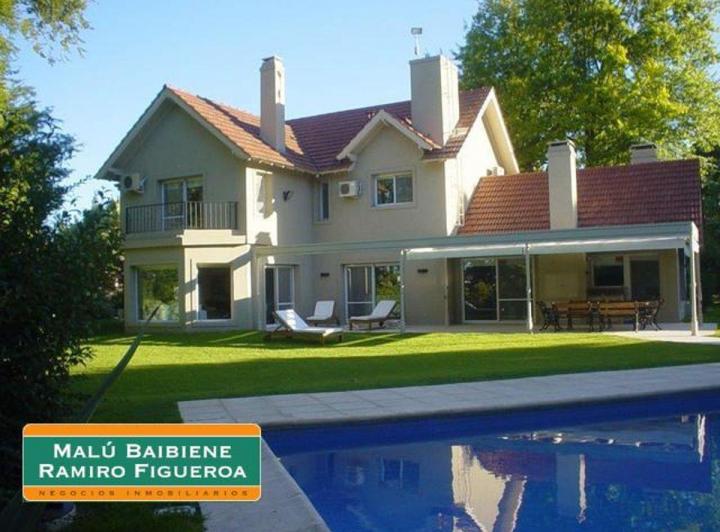 Casa · 350m² · 8 Ambientes · 2 Cocheras