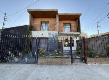 Casa · 140m² · 4 Ambientes · 2 Cocheras · Casa en Venta en Claypole