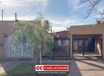Casa · 250m² · 3 Dormitorios · 1 Cochera · Casa en Las Rosas