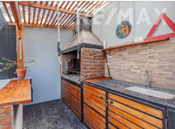 Casa · 59m² · 3 Ambientes · 2 Cocheras · Venta Casa 3 Ambientes Patio Pileta Cochera Patio